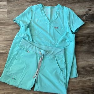 FIGS scrub set- fresh aqua -LIMITED EDITION